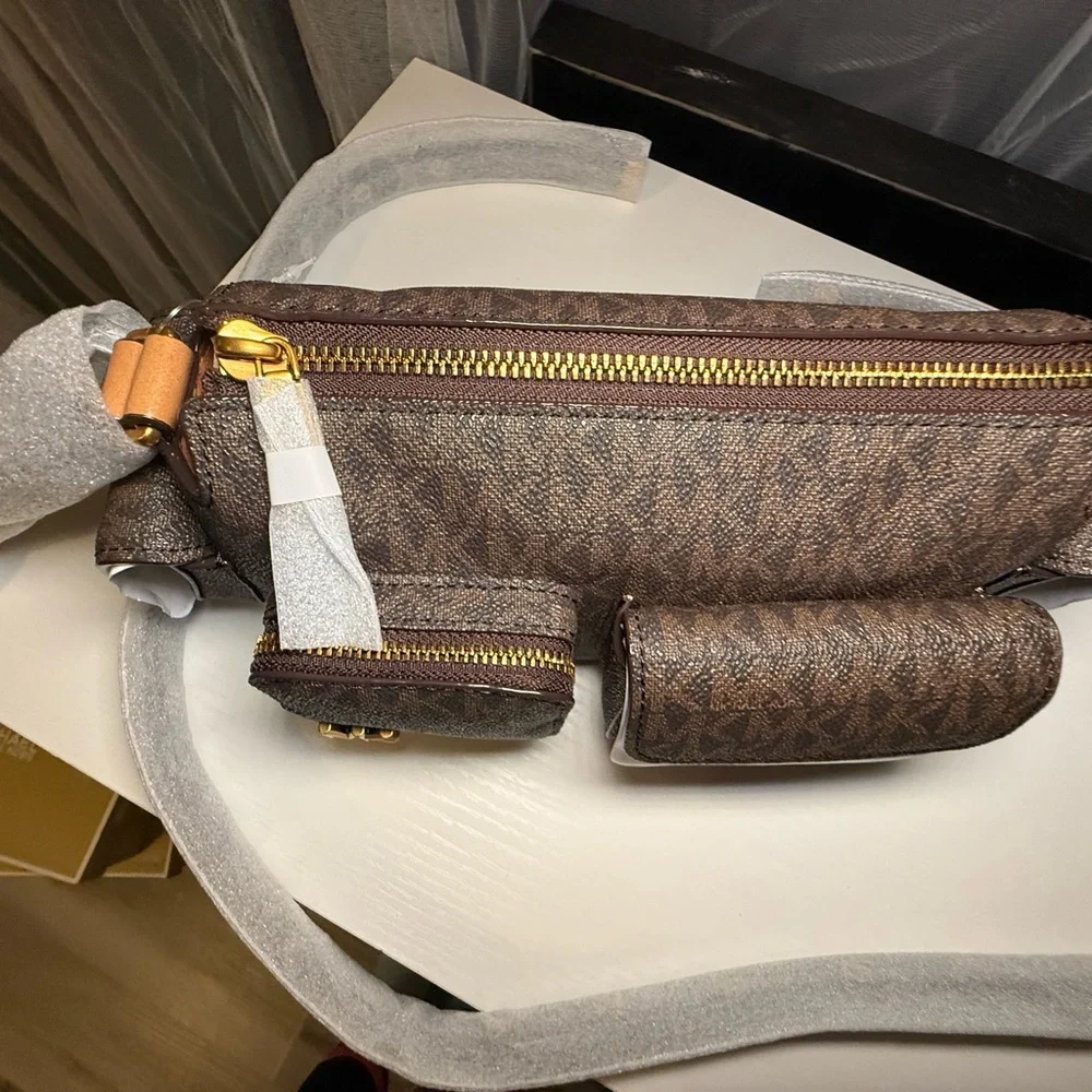 Michael kors Dakota Crossbody - Picture 3 of 10